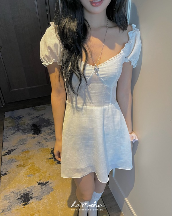公主拉伸澎袖短洋裝